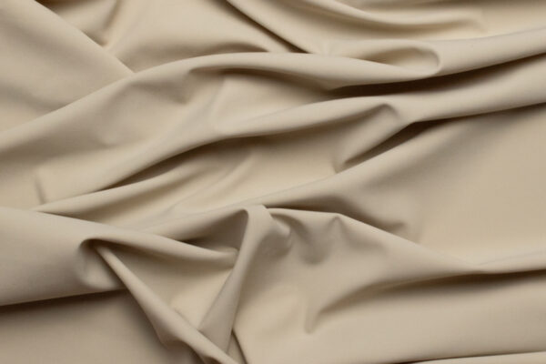 Однотонні та мікродизайнові плащівки: тренди українського ринку